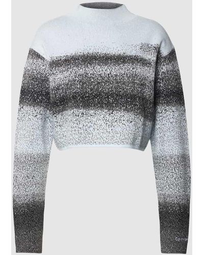 Calvin Klein Cropped Strickpullover mit Allover-Muster Modell 'SPRAY' - Grau