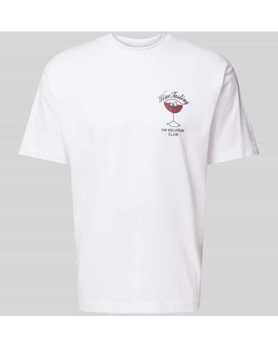 On Vacation T-Shirt mit Rundhalsausschnitt Modell 'Team Red Wine' - Weiß