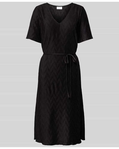 Vila Knielanges Kleid mit V-Ausschnitt Modell 'PLISEA' - Schwarz