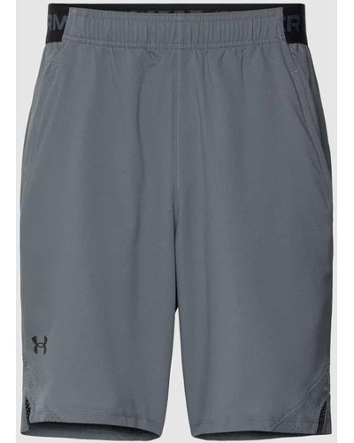 Under Armour Shorts mit Label-Print - Grau