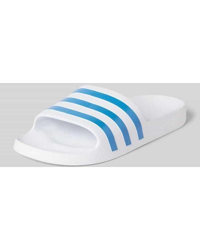 adidas Slides mit labeltypischen Streifen Modell 'ADILETTE AQUA' - Blau