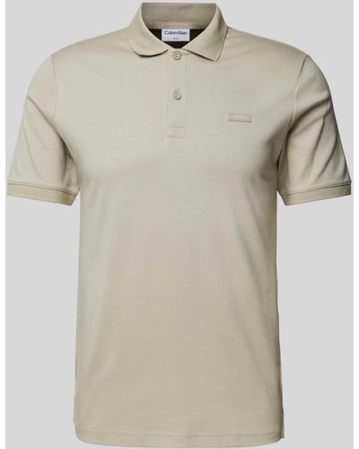 Calvin Klein Regular Fit Poloshirt mit Knopfleiste - Natur