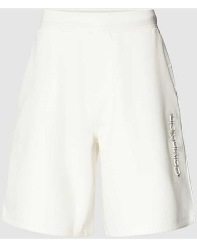 Calvin Klein Regular Fit Sweatshorts im unifarbenen Design - Weiß