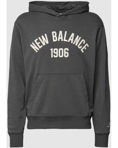 New Balance Hoodie mit Label-Print und Känguru-Tasche - Grau