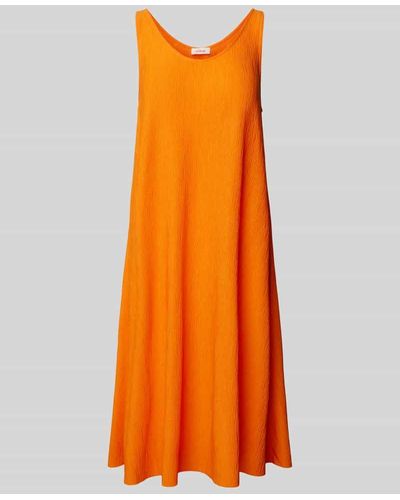 S.oliver Knielanges Kleid mit Plisseefalten - Orange