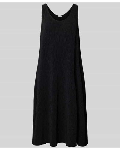 S.oliver Knielanges Kleid mit Plisseefalten - Schwarz