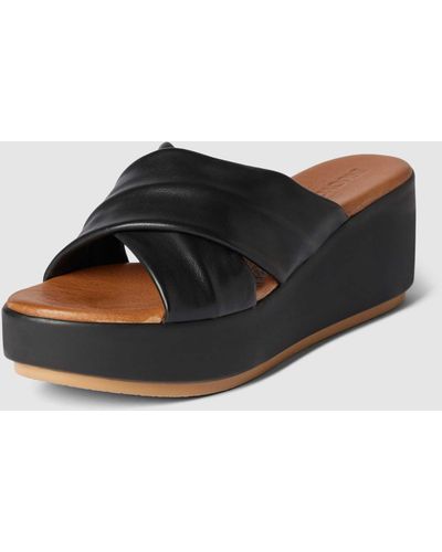 Inuovo Wedges aus Leder mit breiten Riemen - Schwarz