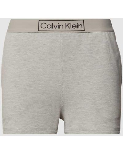 Calvin Klein Sweatshorts mit Label-Schriftzug - Grau
