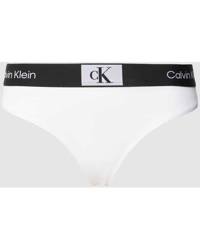 Calvin Klein String mit elastischem Logo-Bund Modell 'MODERN THONG' - Weiß