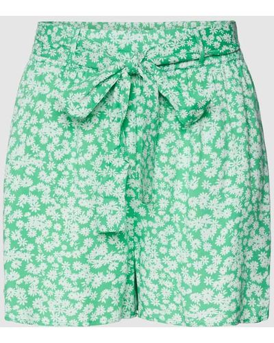Pieces Shorts aus reiner Viskose mit Bindegürtel - Grün