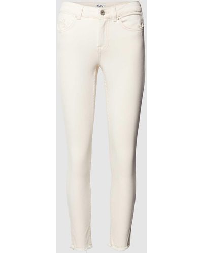 ONLY Slim Fit Jeans mit ausgefransten Beinabschlüssen - Weiß