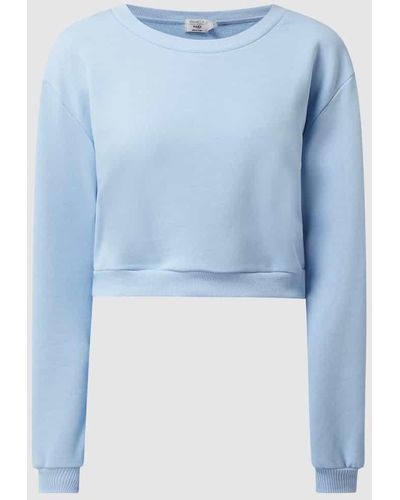 NA-KD PAMELA X REBORN Cropped Sweatshirt mit überschnittenen Schultern – Exklusiv bei uns - Blau
