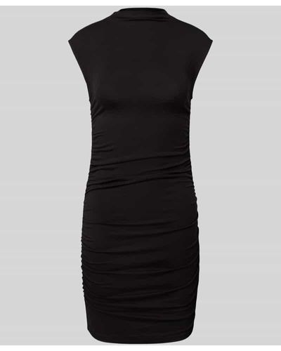 Gina Tricot Knielanges Kleid mit seitlichen Raffungen - Schwarz