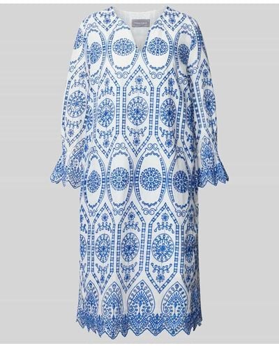 White Label Knielanges Kleid mit Lochstickerei - Blau