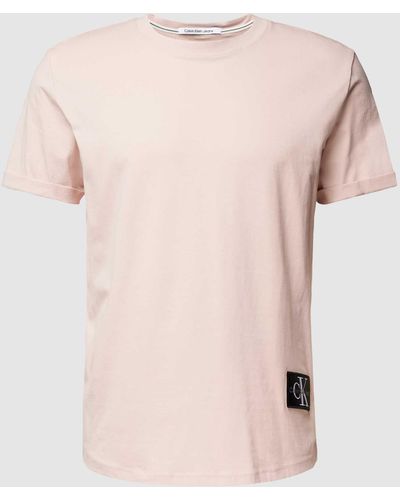 Calvin Klein T-Shirt mit Label-Patch - Pink