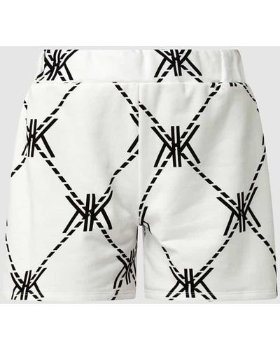 Kendall + Kylie Sweatshorts mit Logo-Muster - Natur