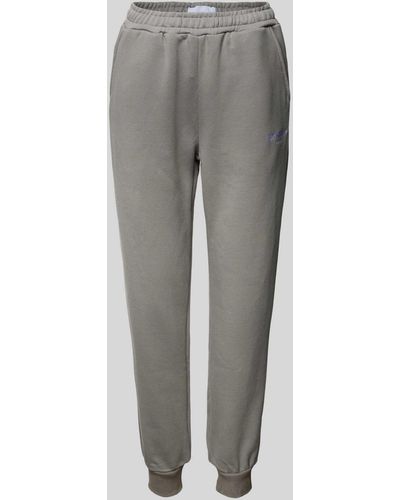 Sixth June Regular Fit Sweatpants mit Label-Stitching - Grau