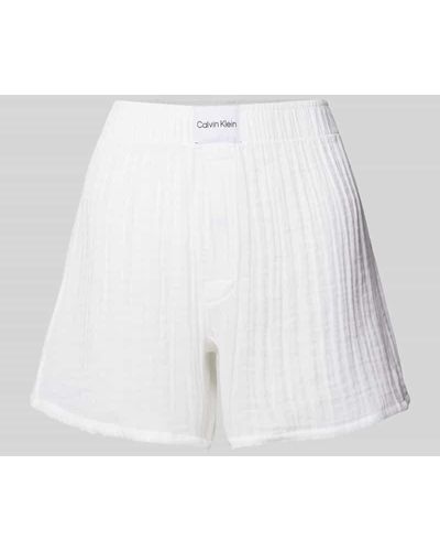 Calvin Klein Flared Pyjama-Shorts mit Strukturmuster - Weiß