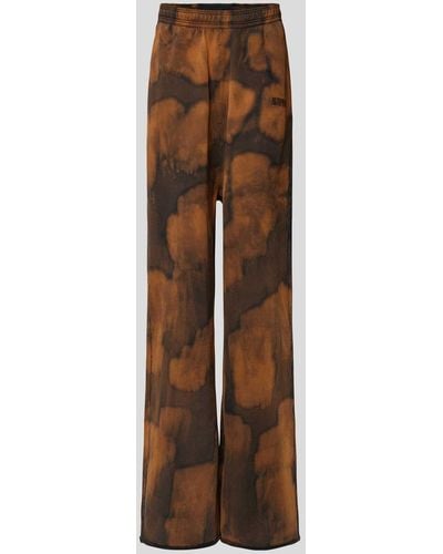 Vetements Loose Fit Sweatpants mit Allover-Muster - Braun