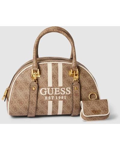 Guess Bowling Bag mit Allover-Logo Modell 'MILDRED' - Natur