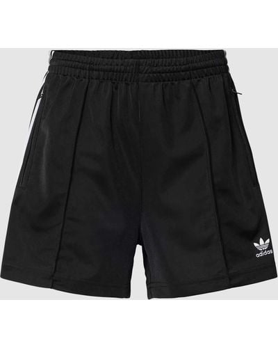 adidas Originals Shorts mit fixierten Bügelfalten Modell 'FIREBIRD' - Schwarz