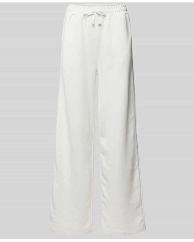 TheJoggConcept Wide Leg Sweatpants mit Label-Print Modell 'SAKI' - Weiß