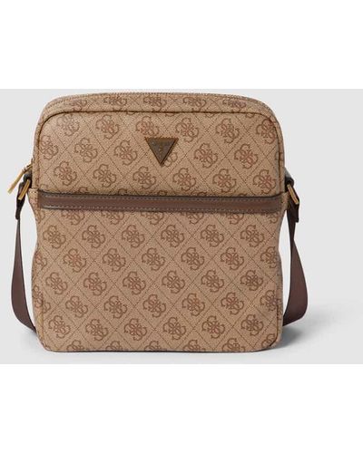 Guess Crossbody Bag mit Allover-Logo-Muster Modell 'VEZZOLA' - Braun