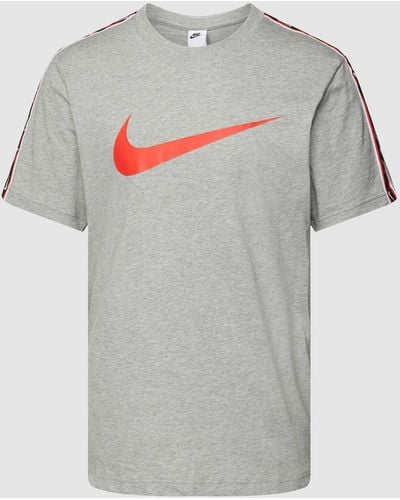 Nike T-Shirt mit Label-Details Modell 'REPEAT' - Grau