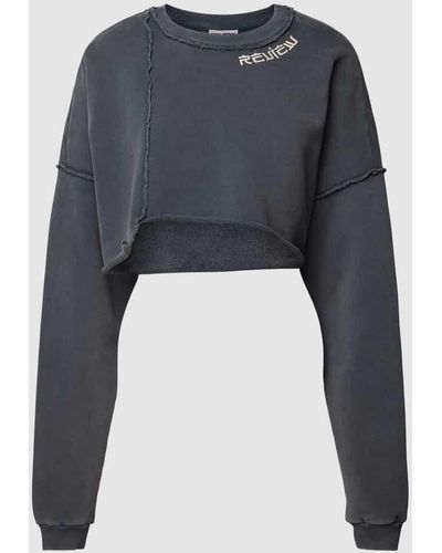 Review Cropped Sweatshirt mit Label-Print - Blau