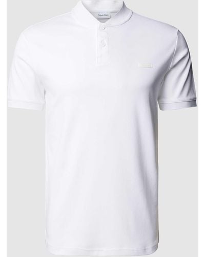 Calvin Klein Slim Fit Poloshirt mit Stehkragen - Weiß