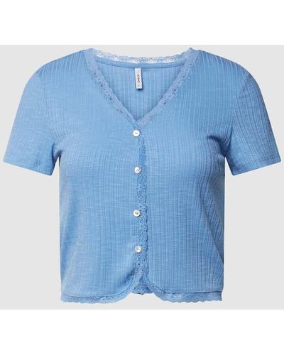ONLY Cropped T-Shirt mit Spitzenbesatz Modell 'CILLE' - Blau