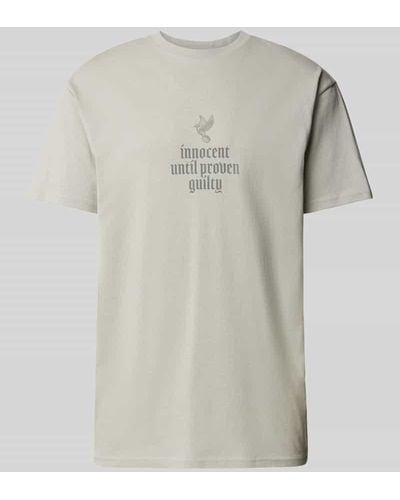 Mister Tee Oversized T-Shirt mit Statement-Print - Grau