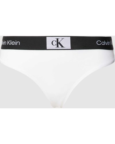 Calvin Klein String mit elastischem Logo-Bund Modell 'MODERN THONG' - Weiß
