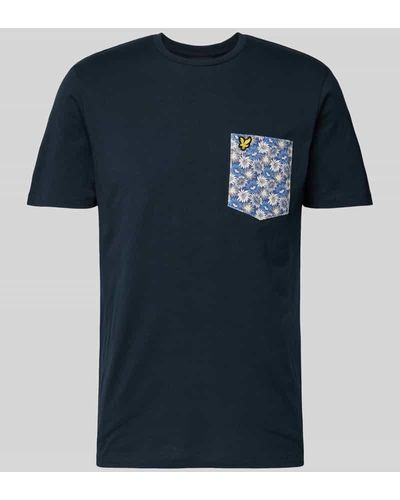 Lyle & Scott T-Shirt mit Brusttasche mit floralem Muster - Blau