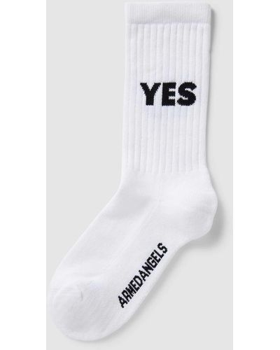 ARMEDANGELS Socken mit Statement-Print Modell 'SAAMUS MAAYBE' - Weiß