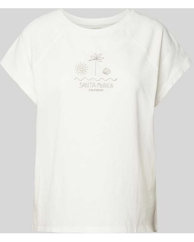 Jake*s T-Shirt mit Motiv- und Statement-Stitching - Weiß