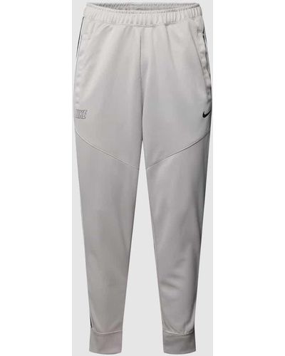 Nike Sweatpants mit Galonstreifen - Grau