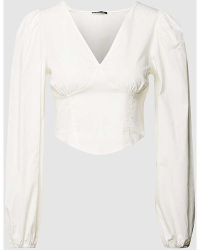 Gina Tricot Cropped Bluse mit V-Ausschnitt - Weiß
