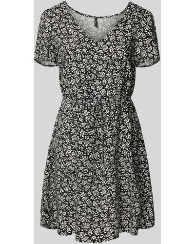 Vero Moda Mini-jurk Van Viscose Met Bloemenmotief - Grijs