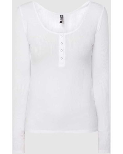 Pieces Serafino-Shirt mit Stretch-Anteil Modell 'Kitte' - Weiß