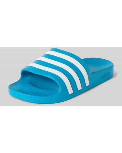 adidas Slides mit labeltypischen Streifen Modell 'ADILETTE AQUA' - Blau