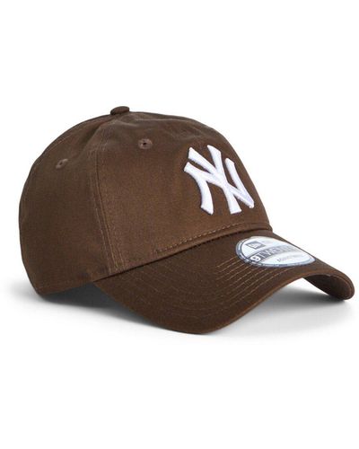 KTZ Women's New York Yankees Essential Womens Cap - Brown