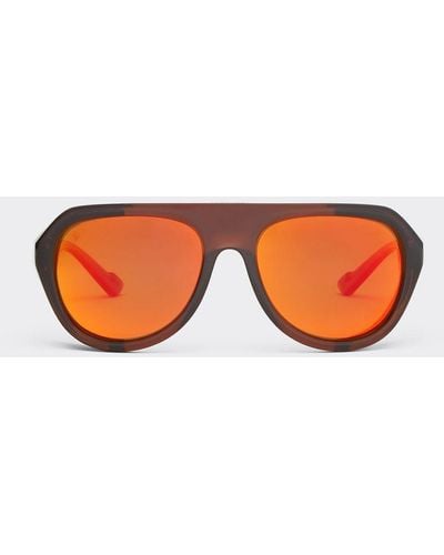 Ferrari Occhiale Da Sole Marrone Con Dettagli In Pelle E Lenti Specchiate Polarizzate - Arancione