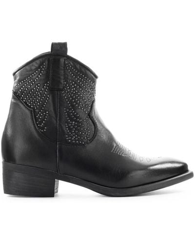 Zoe Texan Ankle Boot With Studs - Black