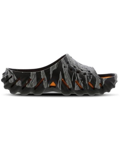Crocs™ Echo Slippers En Sandalen - Zwart