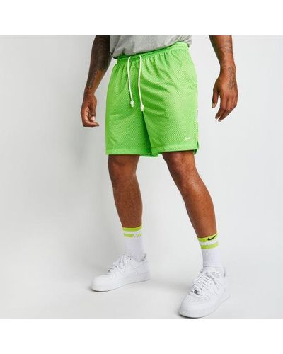 Nike Standard Issue Shorts - Vert
