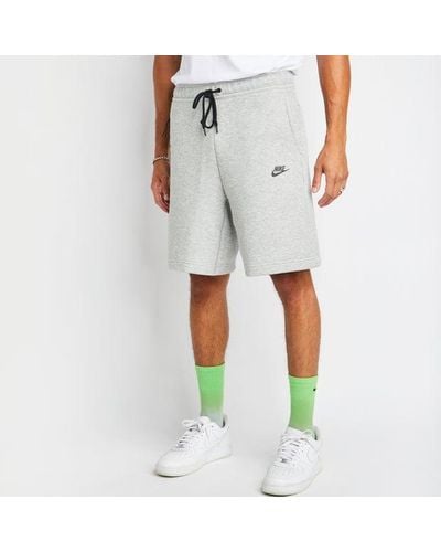 Nike Gerade geschnittene Shorts aus technischem Fleece aus einer Baumwollmischung mit Kordelzugbund - Grau