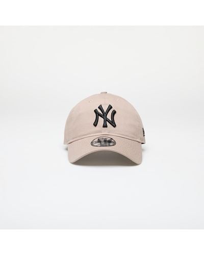 KTZ New York Yankees League Essential 9twenty Adjustable Cap Ash / Black - Pink