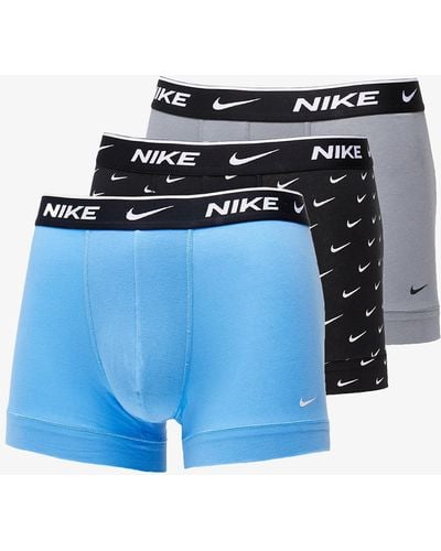 Nike Dri-fit trunk 3-pack swoosh print/ grey/ university blue - Blau