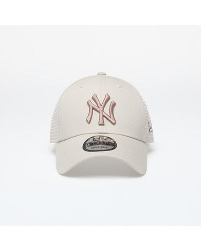 KTZ New York Yankees Home Field 9forty Trucker Stone/ Ash Brown - White